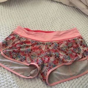 Lululemon 6 shorts good condition